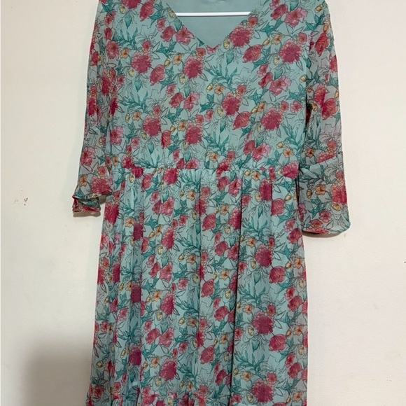 EasyBuy-Floral V-Neck Dress 3/4 Sleeves Size Small - Picture 1 of 7